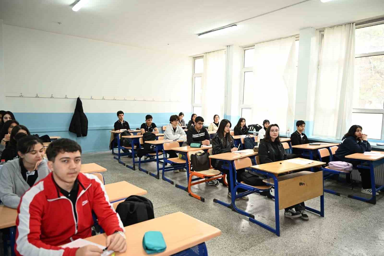 B&uuml;y&uuml;kşehirden eğitime &ouml;nemli destek
