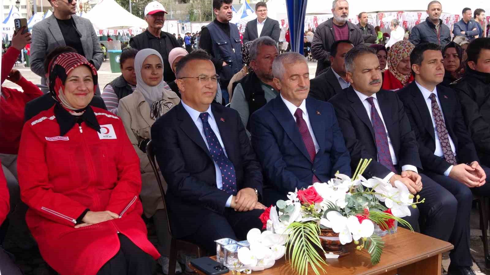 Şahinbey Belediyesi&rsquo;nin kan bağışı kampanyasına yoğun ilgi
