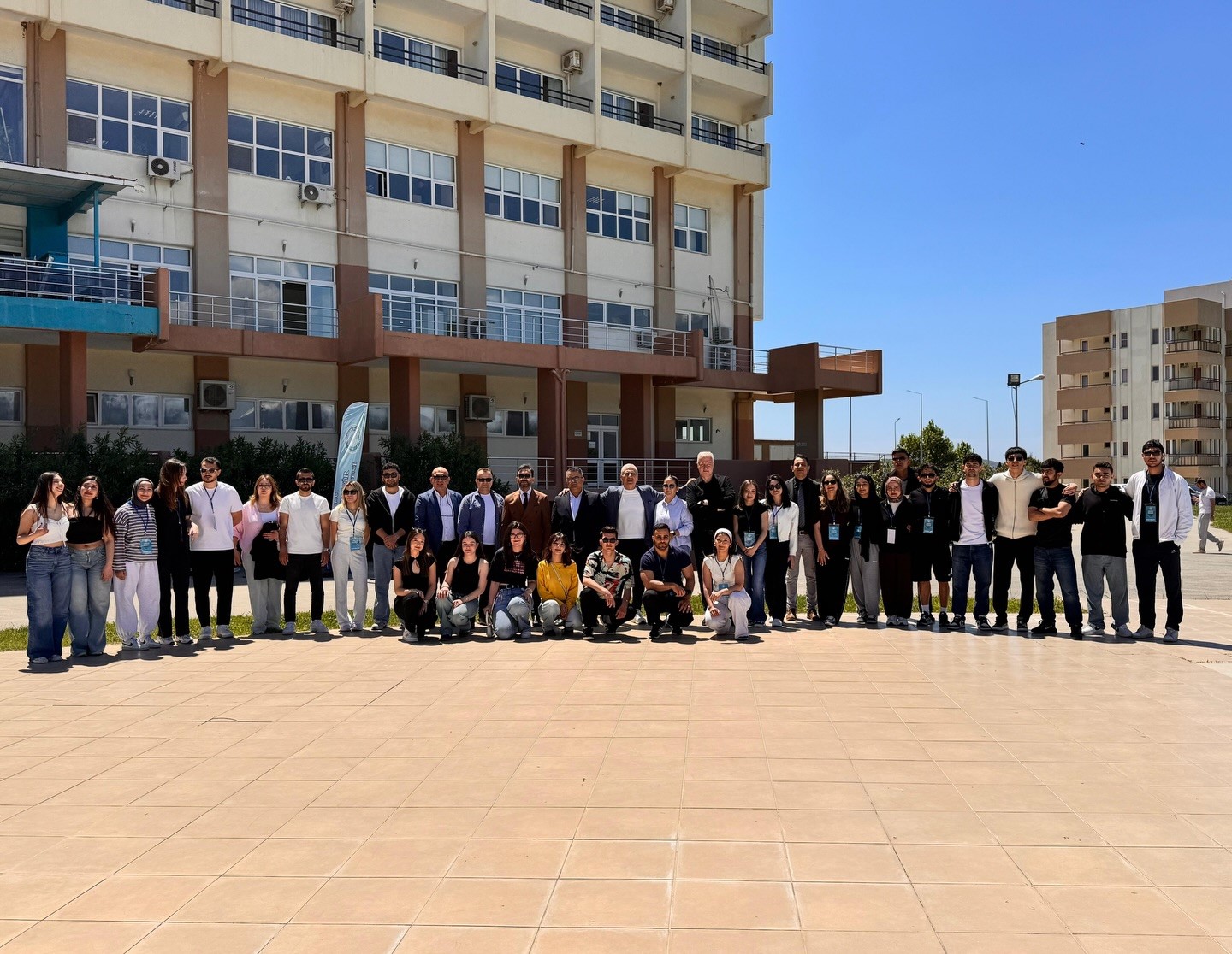 Burhaniye&rsquo;de &uuml;niversitelilerin bahar coşkusu
