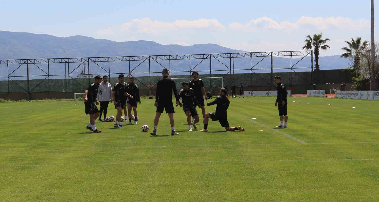 Serhat &Ouml;ztaşdelen: "Umarım uzun yıllar Kocaelispor kalesini korurum"

