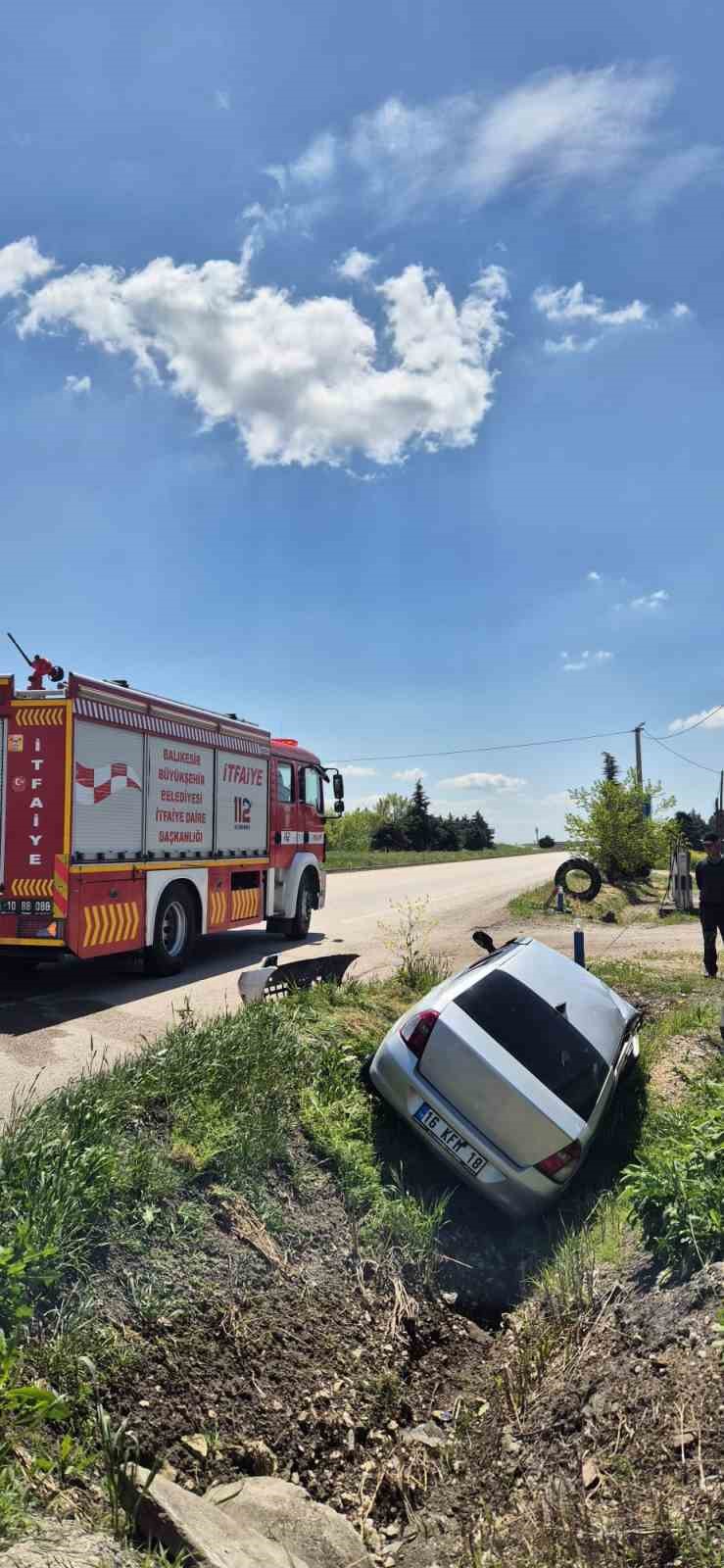Balıkesir&rsquo;de otomobiller &ccedil;arpıştı: 3&rsquo;&uuml; ağır 6 yaralı
