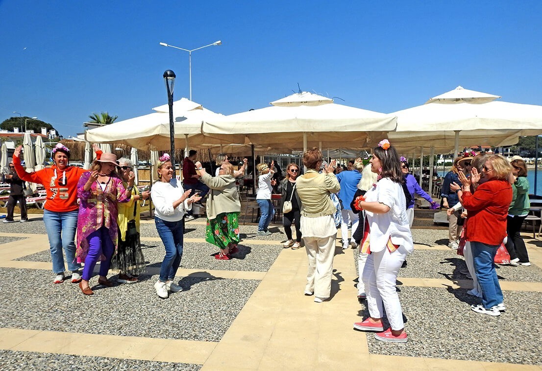 &Ccedil;eşme Ilıca&rsquo;da Hıdırellez Şenliği
