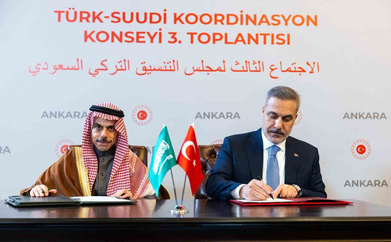 T&uuml;rkiye ile Suudi Arabistan arasında diplomatik ve hususi pasaportlara vize muafiyeti anlaşması imzalandı
