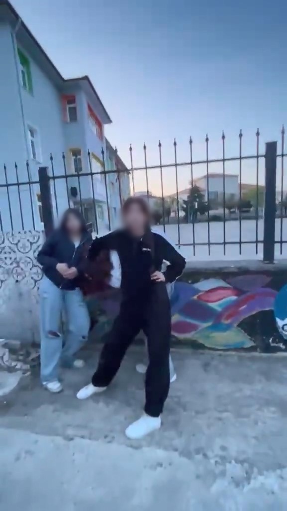 Samsun&rsquo;da kızların akran zorbalığı: Darbedip kameraya &ccedil;ektiler
