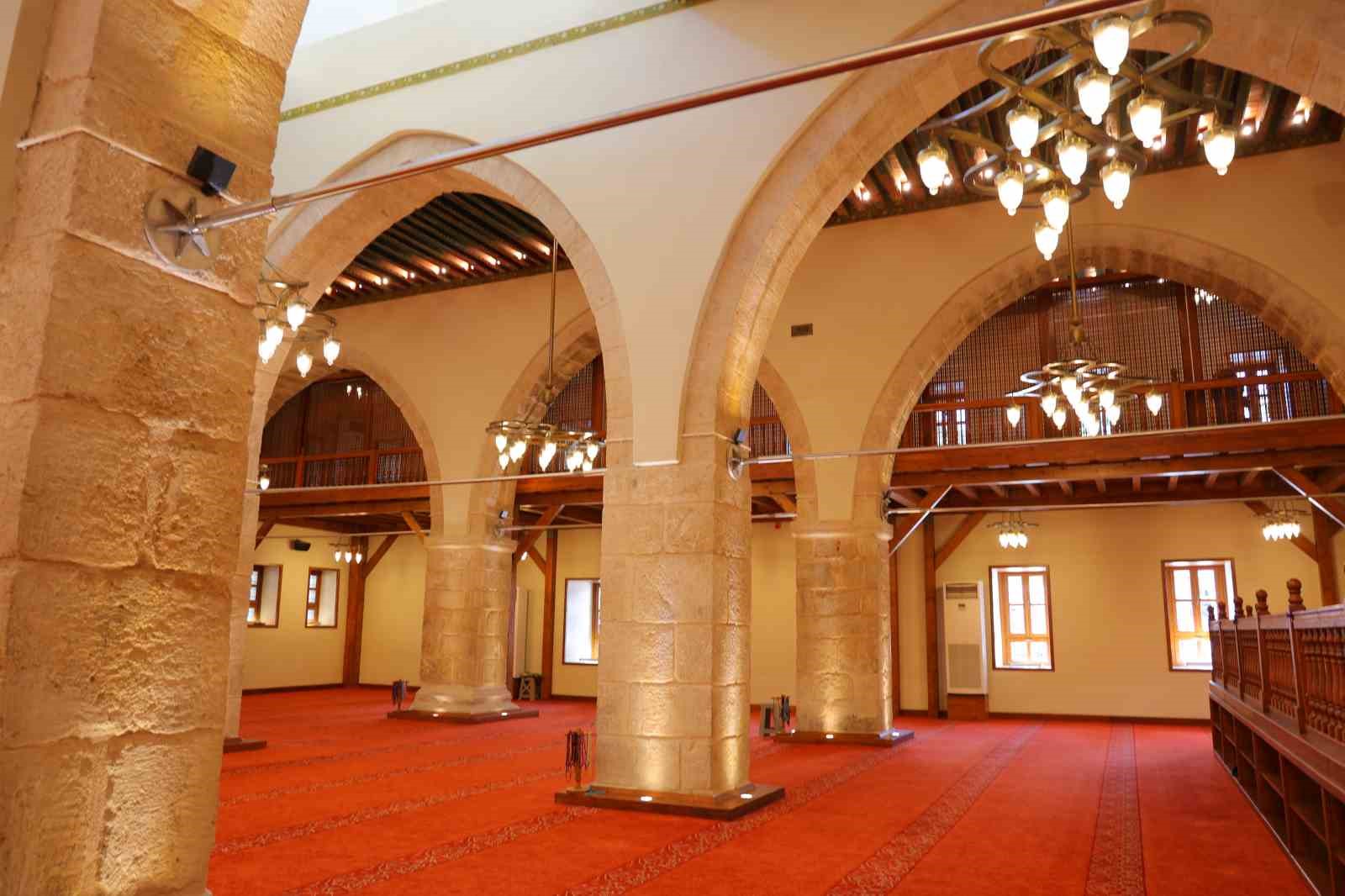 Depremde hasar g&ouml;ren 583 yıllık tarihi Ulu Cami&rsquo;nin resmi a&ccedil;ılışı ger&ccedil;ekleştirildi
