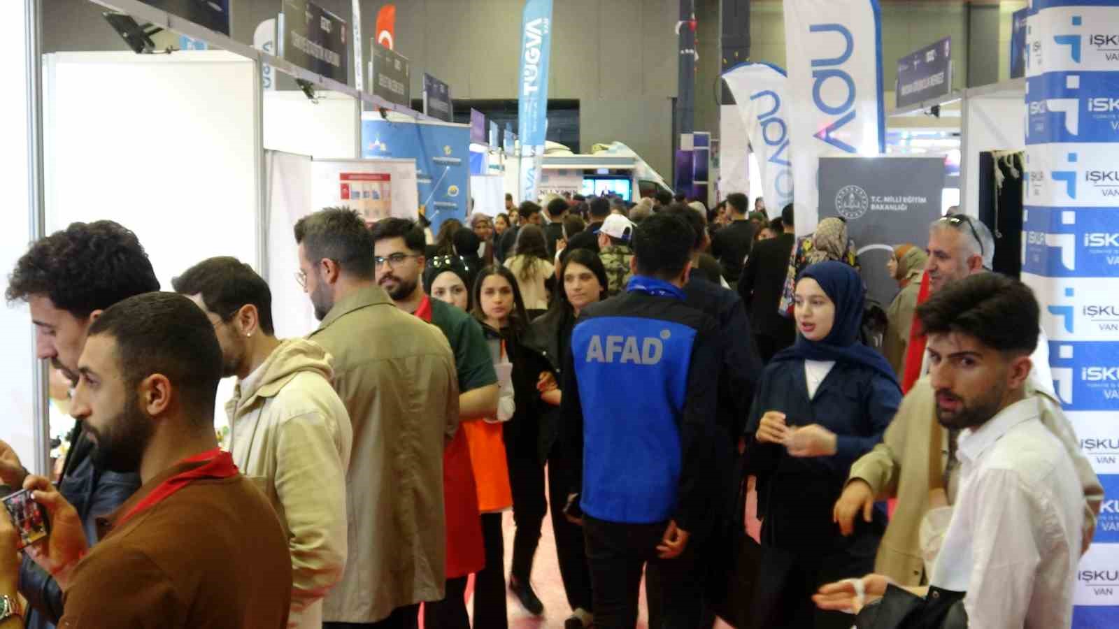 Doğu Anadolu Kariyer Fuarı&rsquo;na yoğun ilgi
