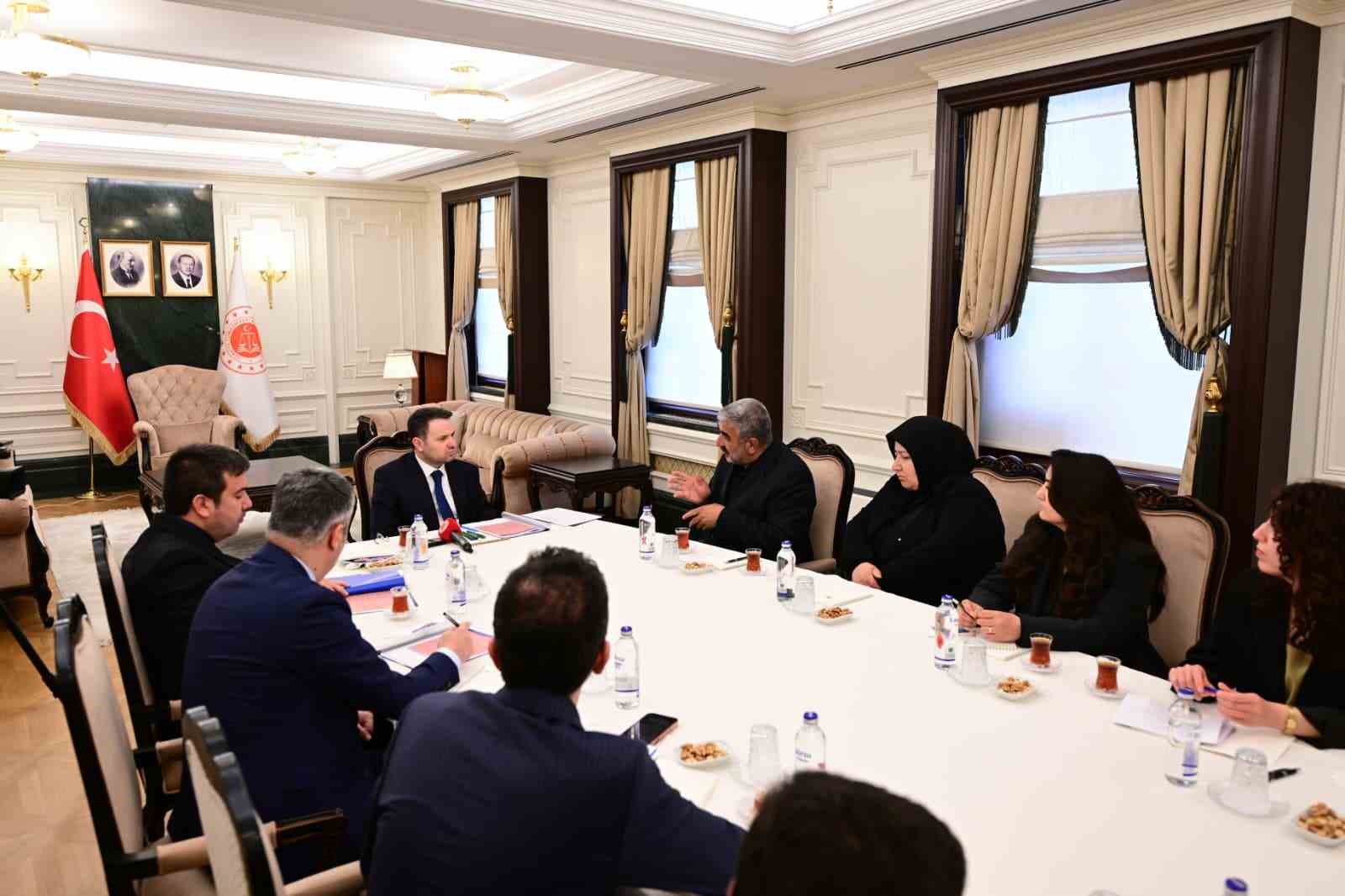 Adalet Bakanı G&uuml;rlek: "Rojin, hayalleri yarım kalmış bir gen&ccedil; kızımız, biz devlet olarak bu işin sonuna kadar &uuml;zerine gideceğiz"
