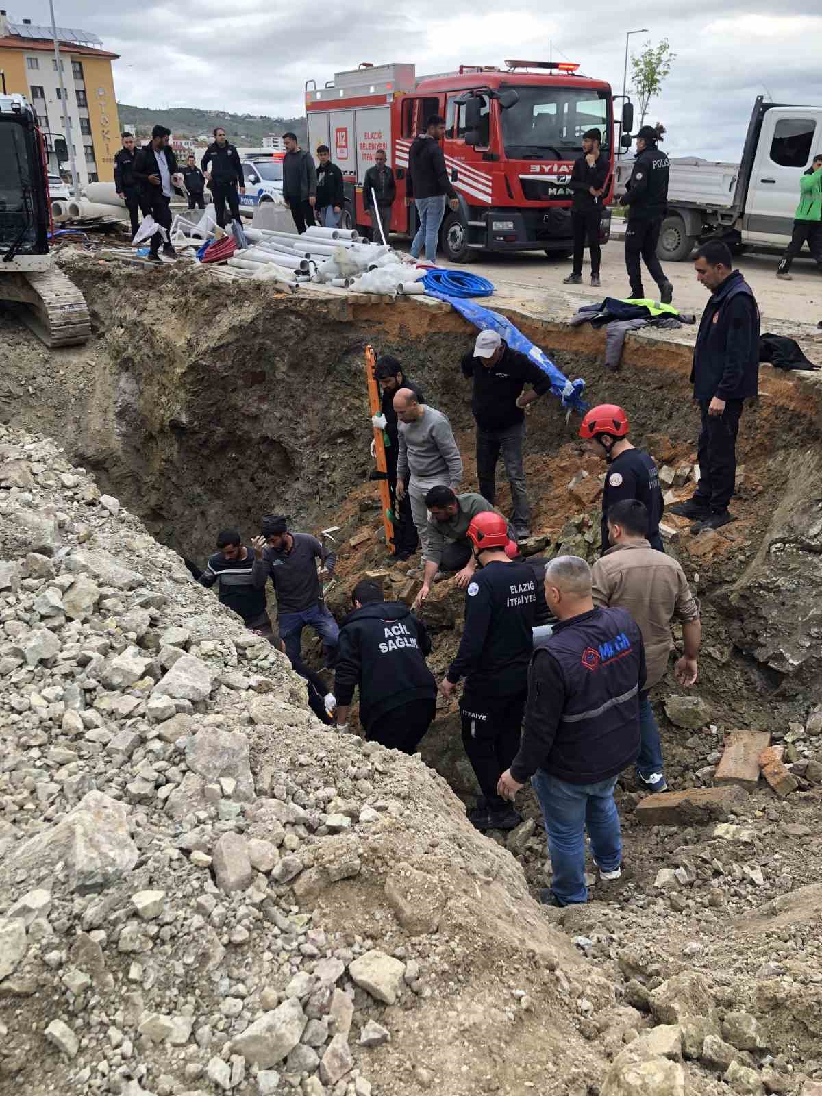 Kanalizasyon &ccedil;alışması sırasında toprak altında kalan iş&ccedil;i kurtarıldı
