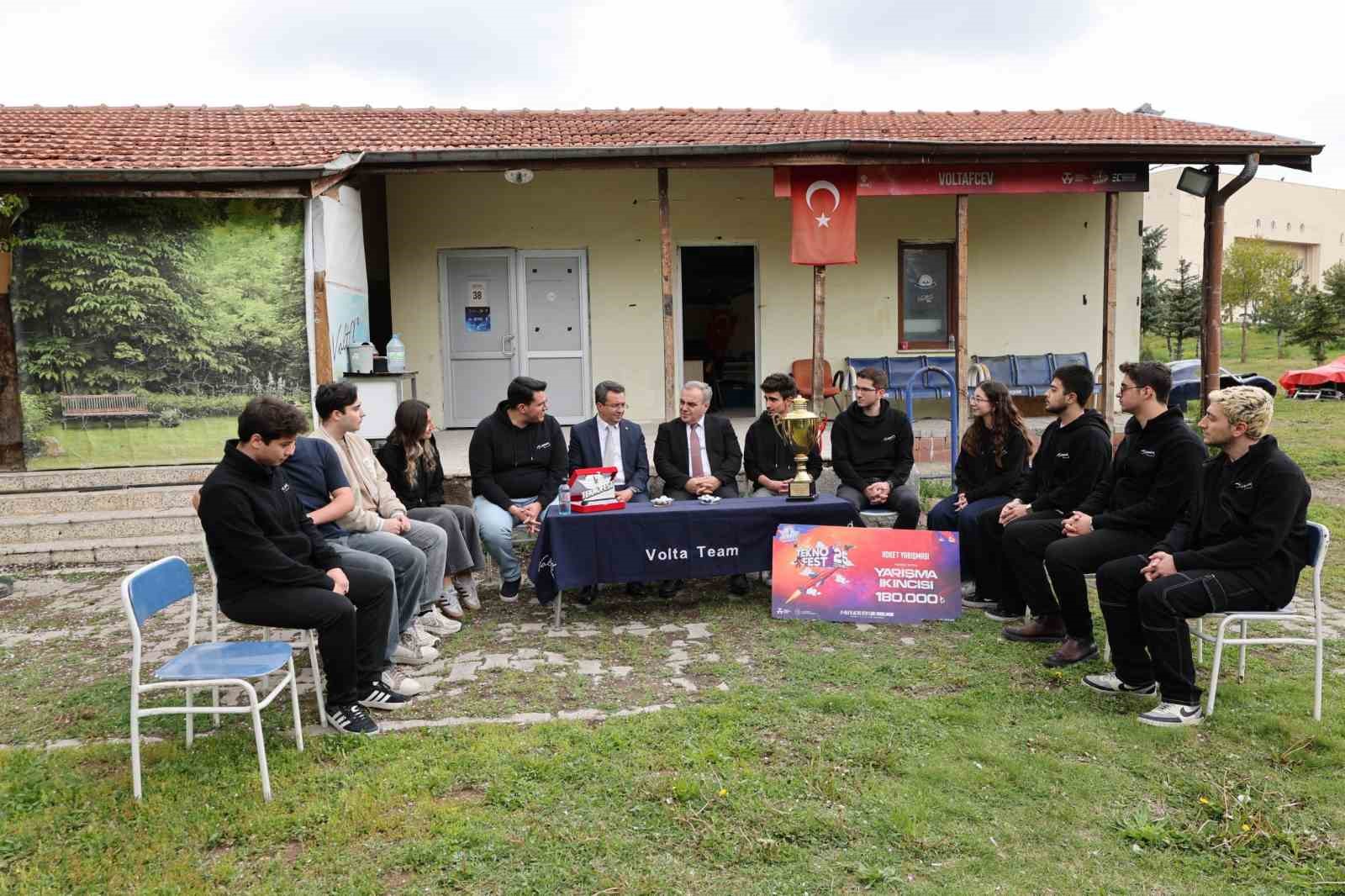 Rekt&ouml;r Prof. Dr. Altun &ouml;ğrenci ziyaretlerini s&uuml;rd&uuml;r&uuml;yor
