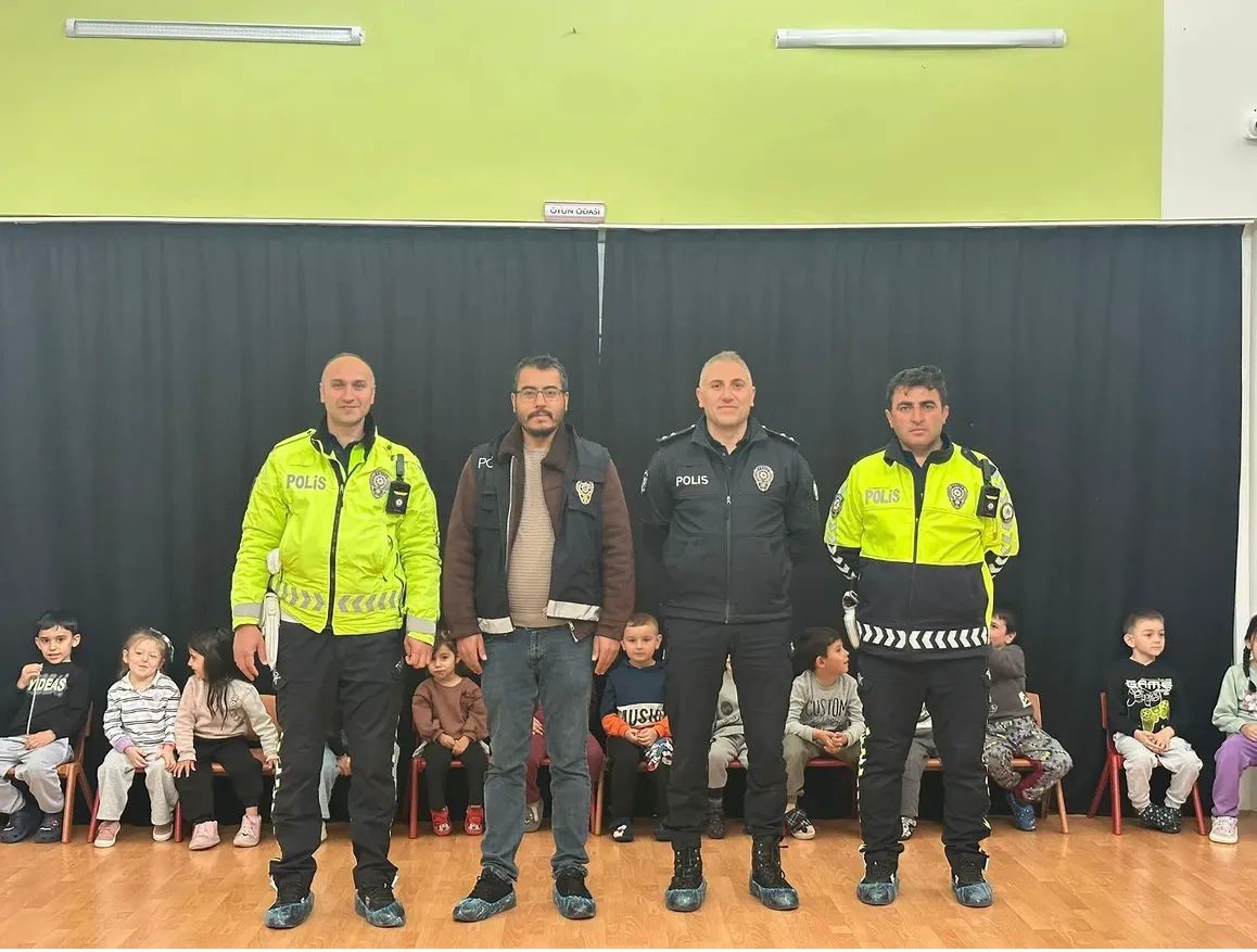 Tomarza&rsquo;da minik &ouml;ğrencilere trafik eğitimi
