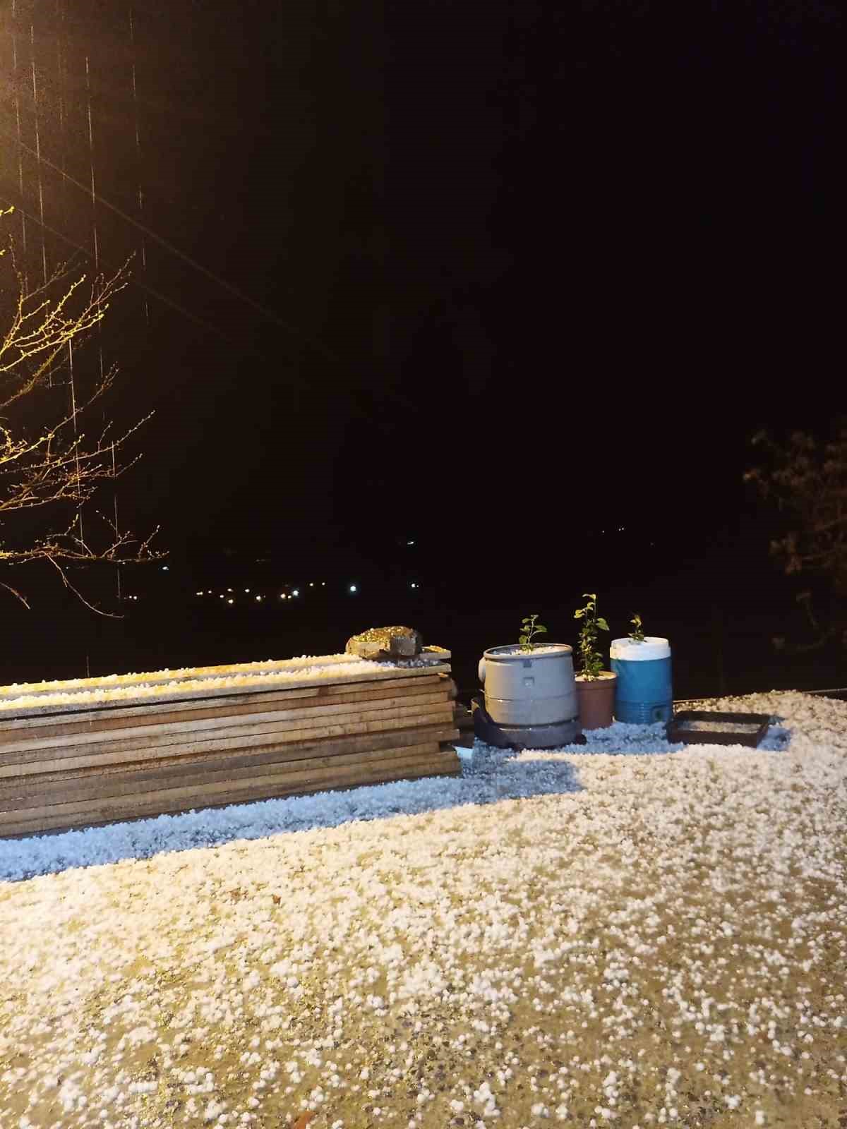 Elazığ’da dolu etkili oldu