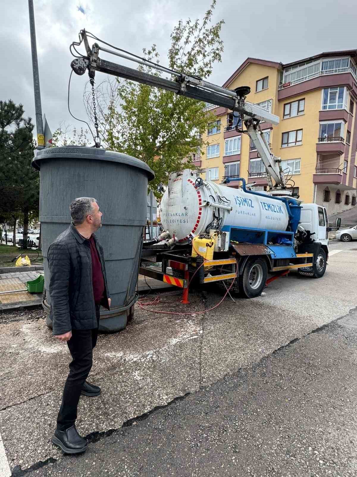 Pursaklar’da sistemli temizlik çalışmaları devam ediyor
