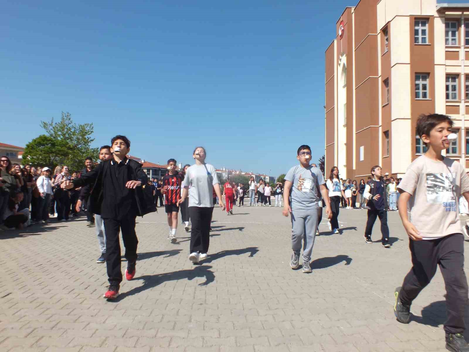 Ayvalık’ta Hıdırellez ateşi okulda yandı