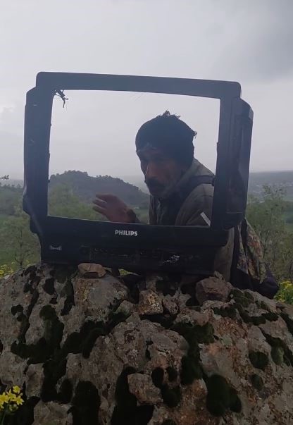 Elazığ’da çoban, kırık televizyonla hava durumu sunup doluya karşı uyardı