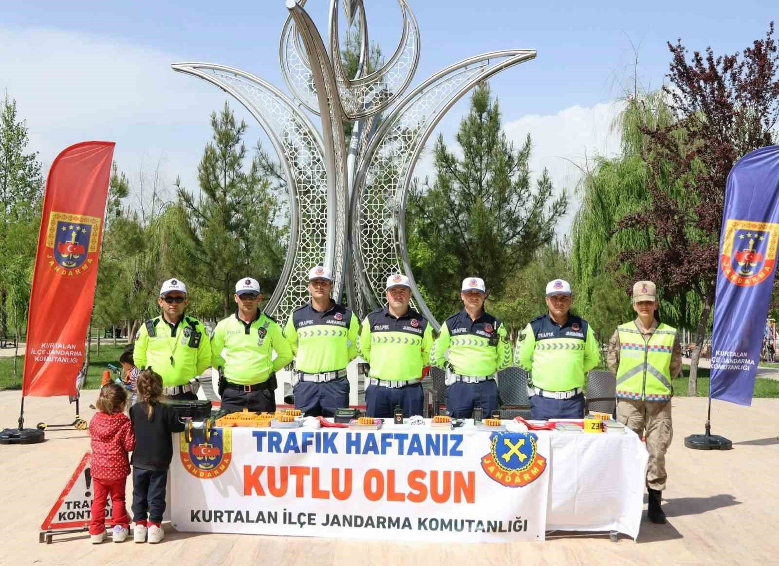 Kurtalan’da Trafik Haftası’nda vatandaşlar bilgilendirildi