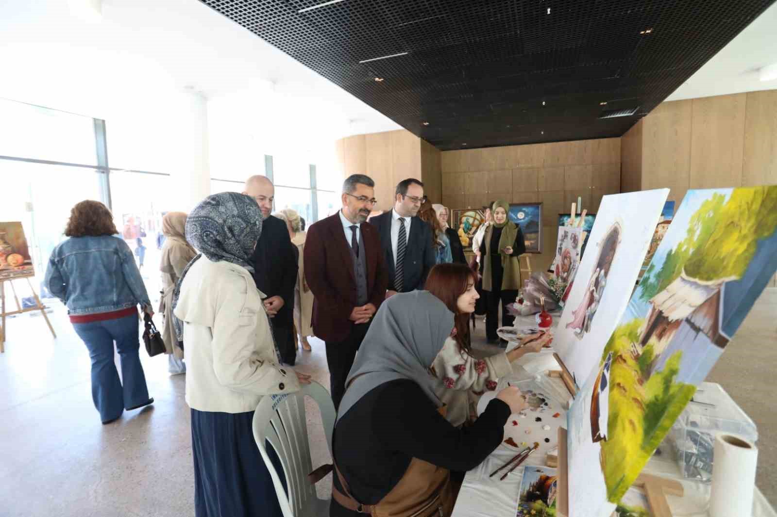 İnesmek yağlı boya kursiyerlerinin eserleri görücüye çıktı