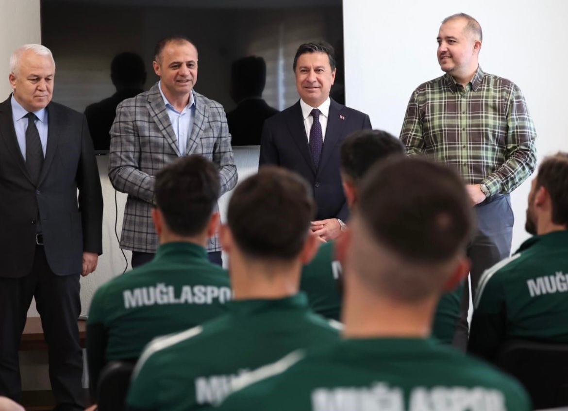 Muğla Büyükşehir Belediye Başkanı Aras: "Muğla’mızı bayraklarla donatalım"