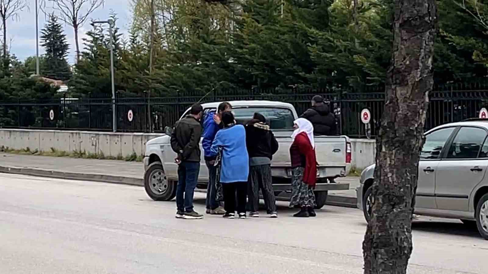 Tanığın verdiği ifadeyi beğenmeyen sanık yakınları hırsını kadın gazetecilerden çıkardı