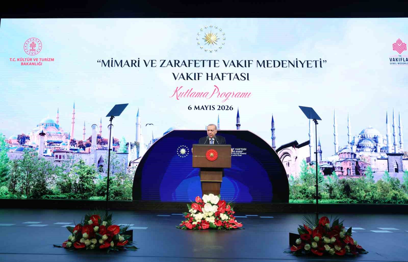 Cumhurbaşkanı Erdoğan: "Yönettiği şehri haraca bağlayanlara ses çıkarmayıp, bu milletin evlatları için samimiyetle koşturanlara engel çıkaranları sadece maşeri vicdana havale ediyoruz"