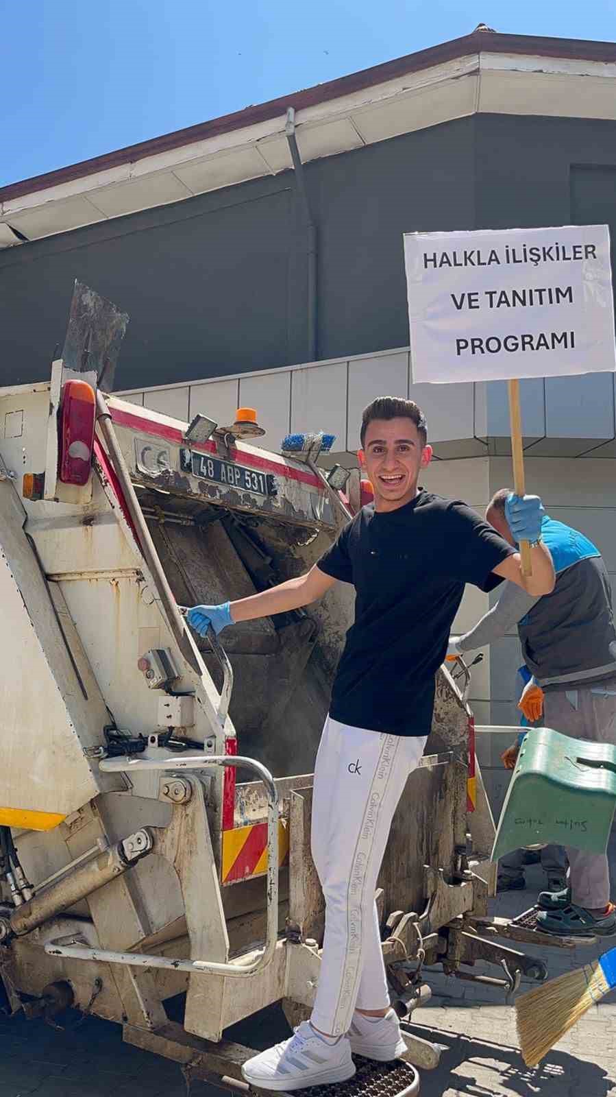 &Uuml;niversite &ouml;ğrencilerinden &ccedil;evre temizliği
