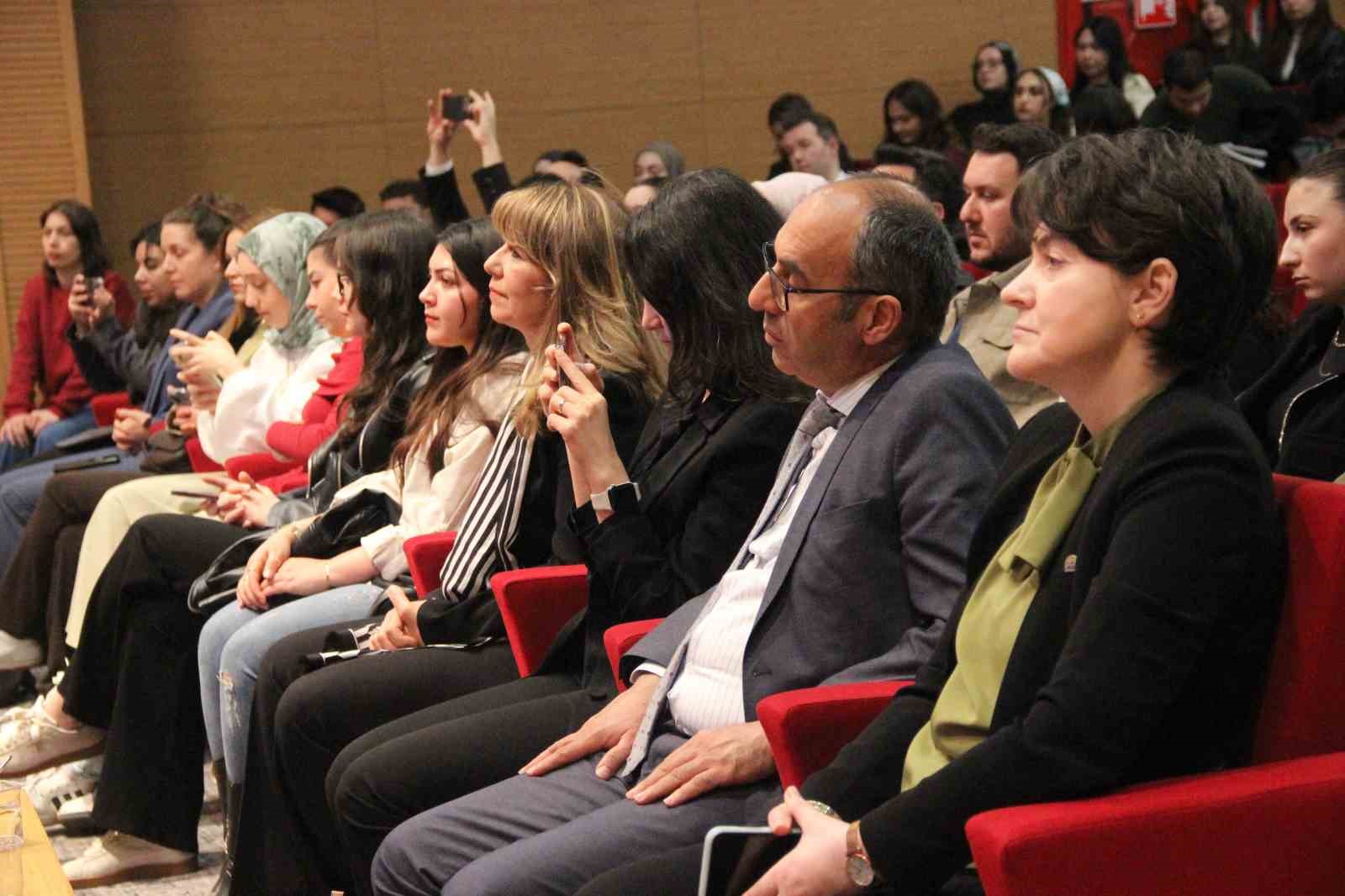 Hitit &Uuml;niversitesi&rsquo;nde sekt&ouml;r&uuml;n &ouml;nc&uuml;leri &ouml;ğrencilerle buluştu
