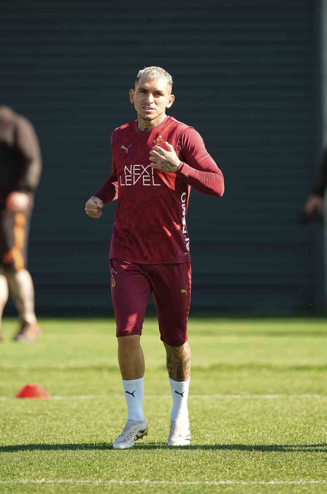 Galatasaray, Antalyaspor ma&ccedil;ı hazırlıklarını s&uuml;rd&uuml;rd&uuml;
