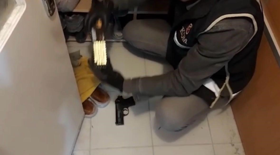 Kayseri&rsquo;de silah ticareti yapan 2 şahıs yakalandı
