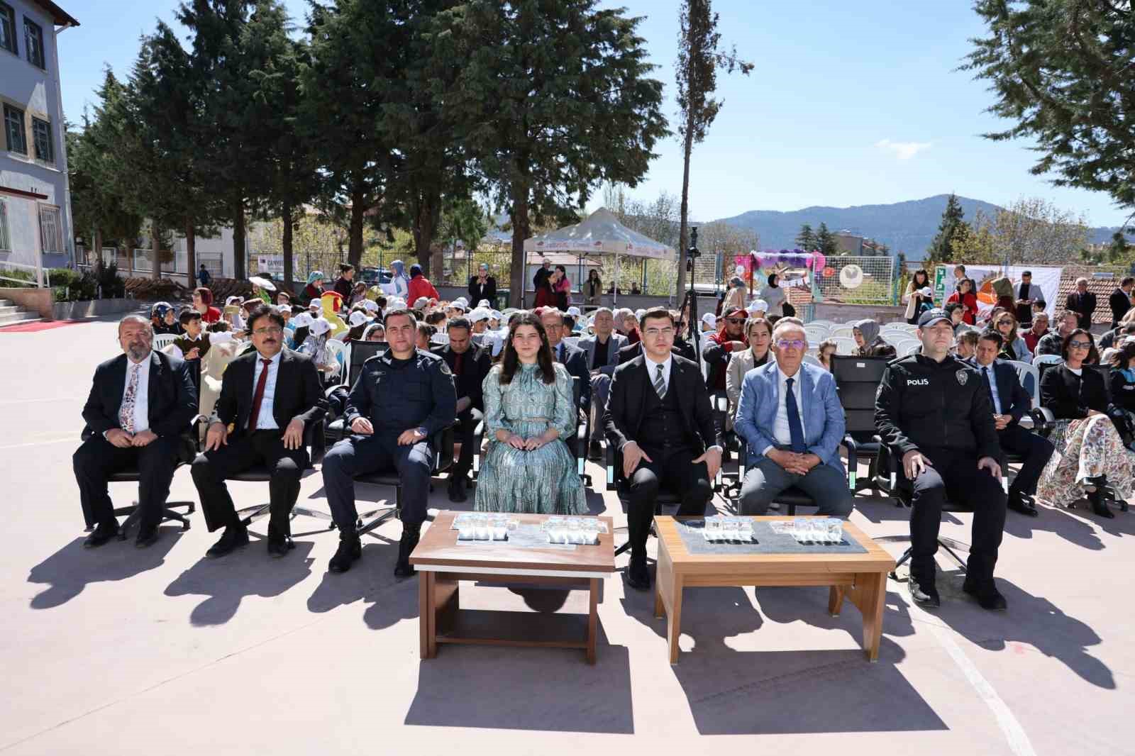 &Ccedil;ameli Masal Festivali coşkuyla başladı
