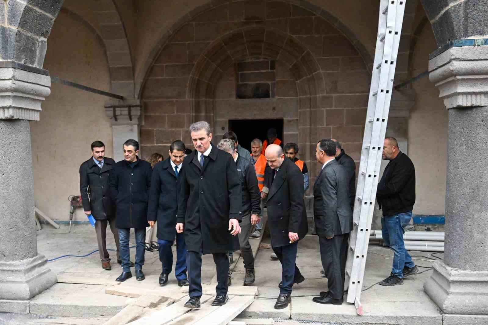 Fetih Camii restore ediliyor
