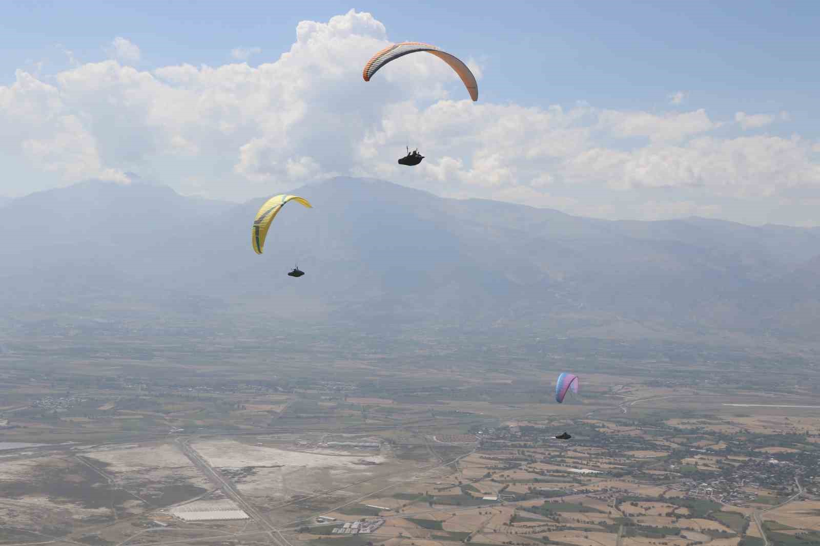 Erzincan yamaç paraşütünde Türkiye ikincisi oldu