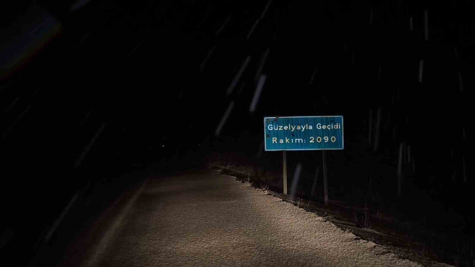 Erzurum&rsquo;da Mayıs&rsquo;ta kar s&uuml;rprizi
