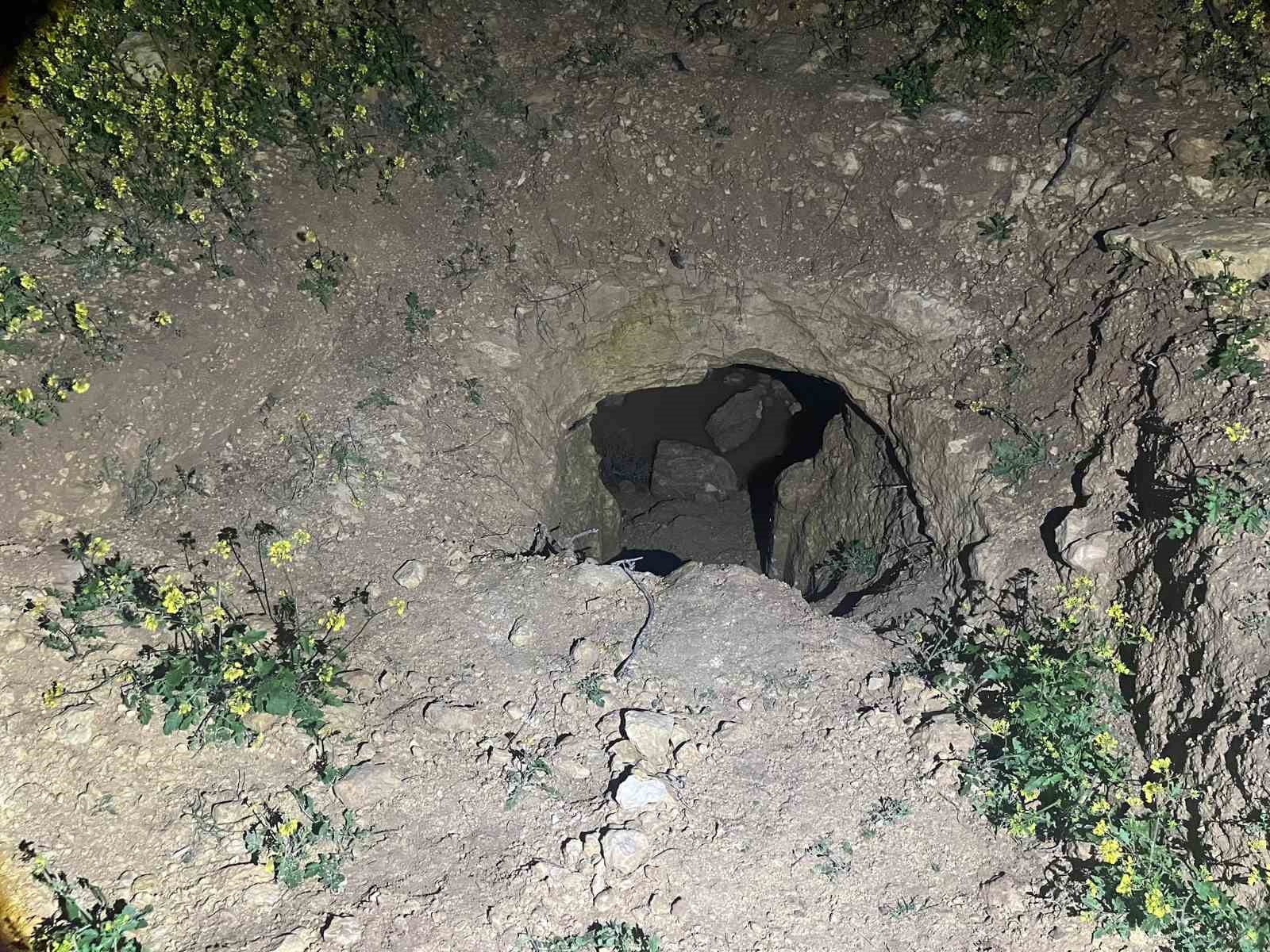 Gaziantep&rsquo;te ka&ccedil;ak kazı yapan 2 şahsı jandarma yakaladı
