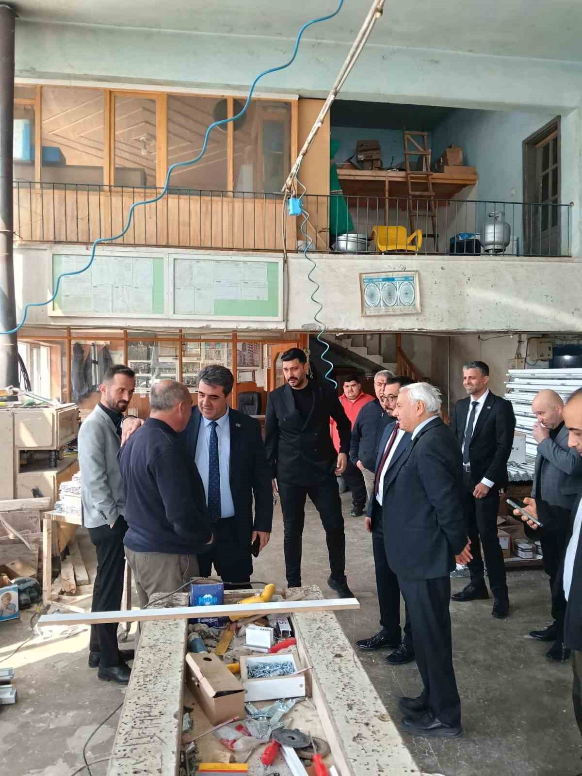 Anahtar Parti, il&ccedil;e temaslarıyla siyasi yol haritası &ccedil;iziyor
