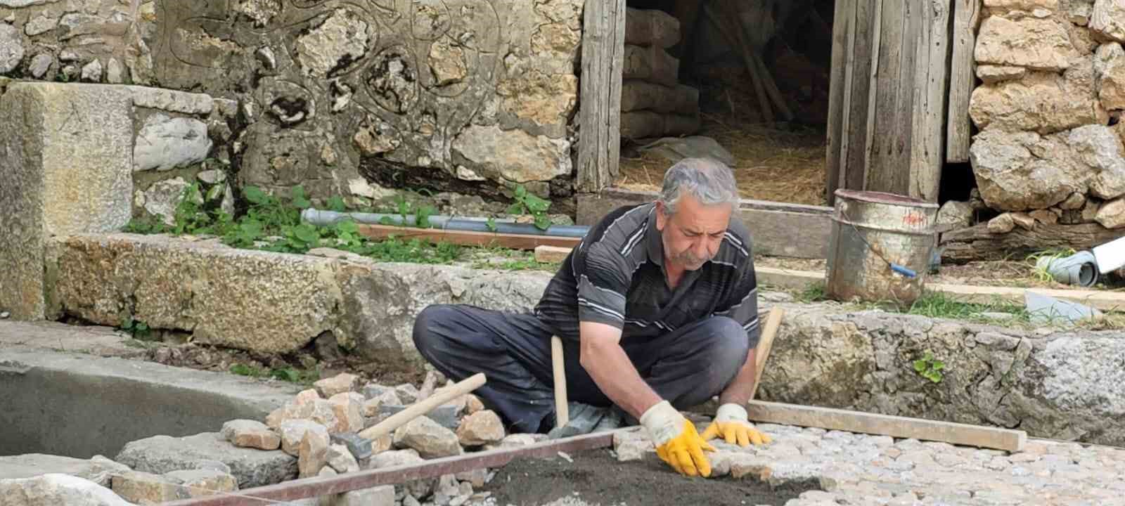 Kemaliye&rsquo;de taş ustalığının yaşayan &ouml;rneği
