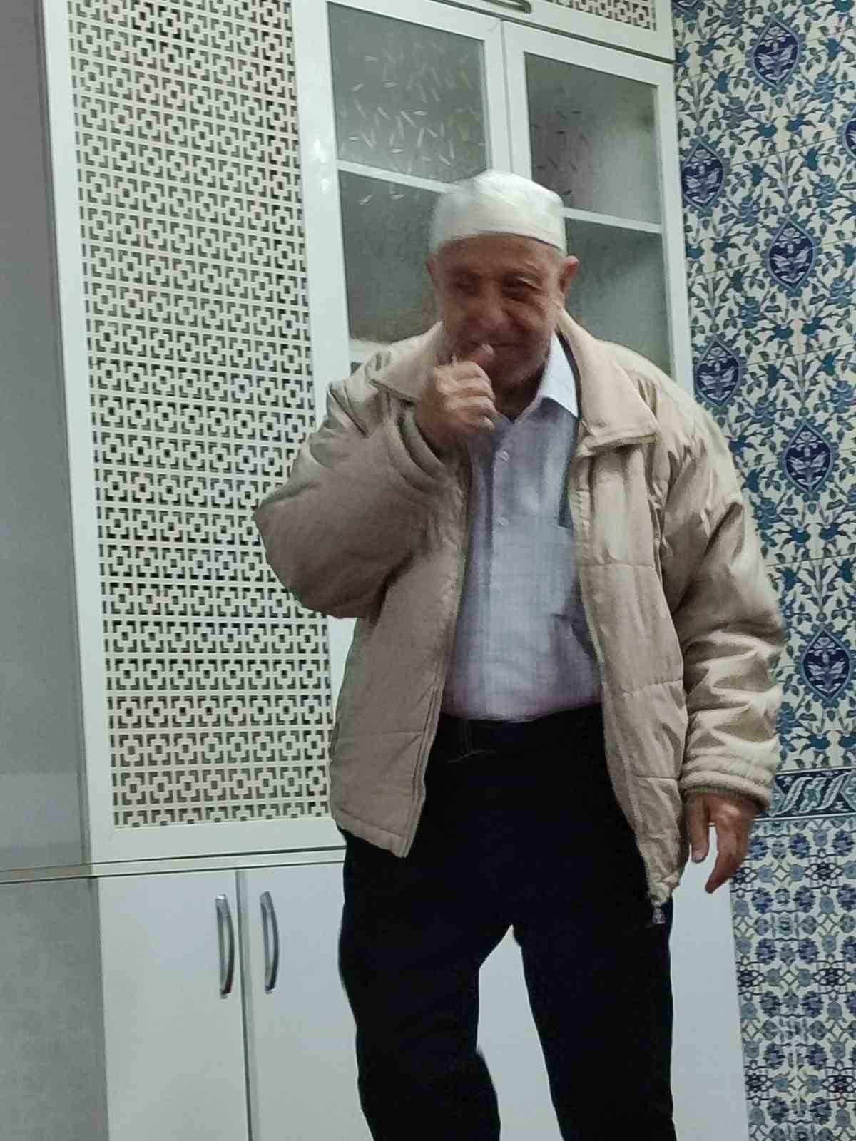 Suriyeli Abd&uuml;lkerim &Ouml;mer&rsquo;e cami cemaatinden anlamlı uğurlama
