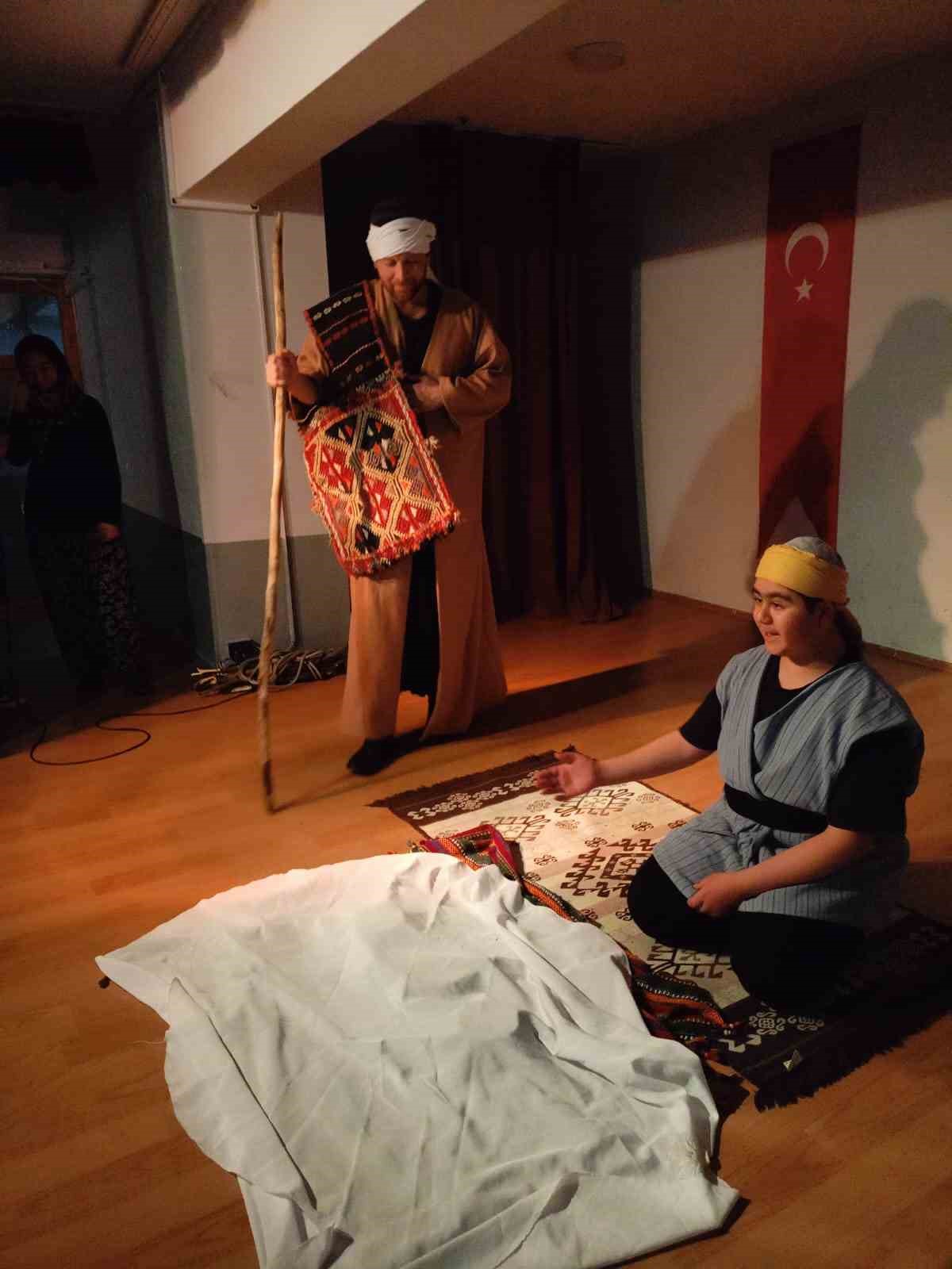 &rsquo;Bizim Yunus&rsquo; tiyatro oyunu ilgiyle izlendi
