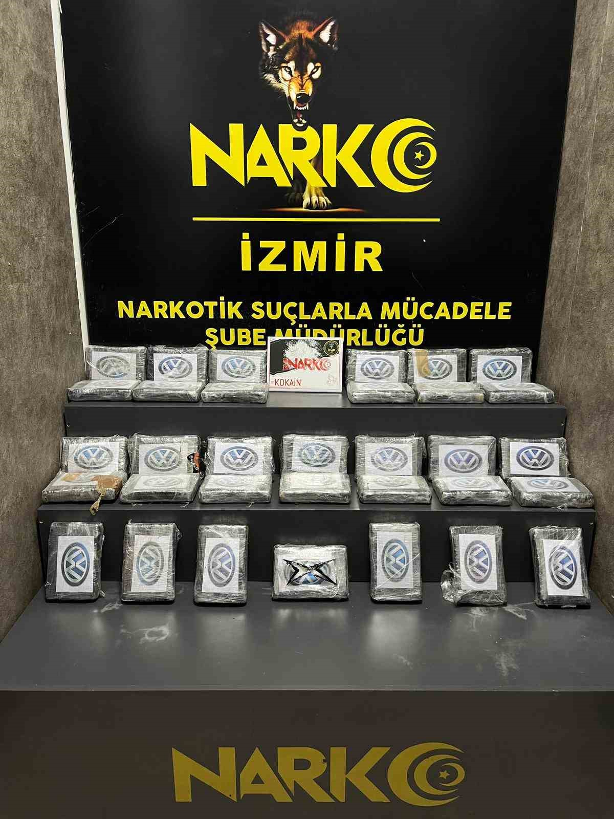 İzmir&rsquo;de zehir tacirlerine operasyon: 4 ş&uuml;pheli tutuklandı
