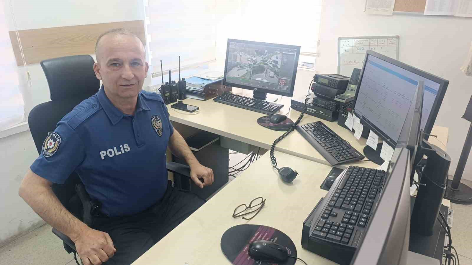 Antalya&rsquo;da 30 yıllık polis memurundan telsizde arkadaşlarına duygusal veda
