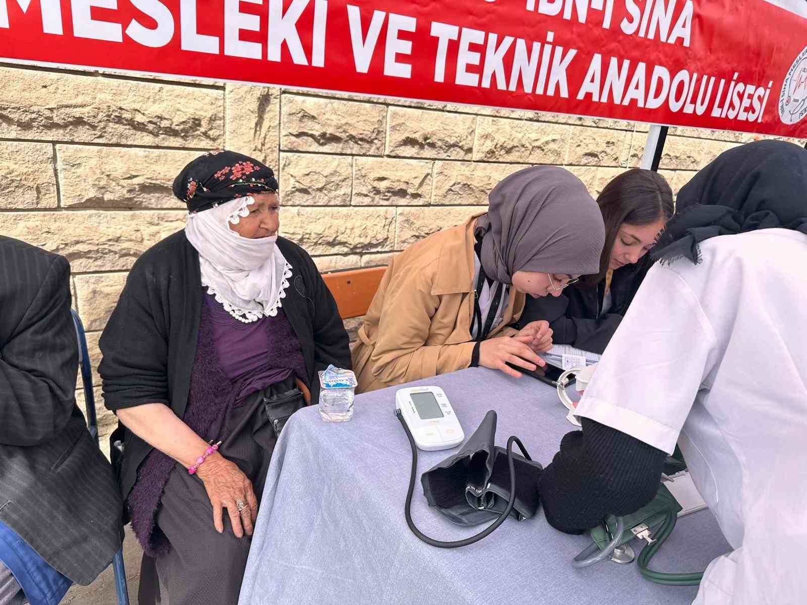 Maarifin kalbinde marifetli gen&ccedil;lik tansiyon &ouml;l&ccedil;t&uuml;
