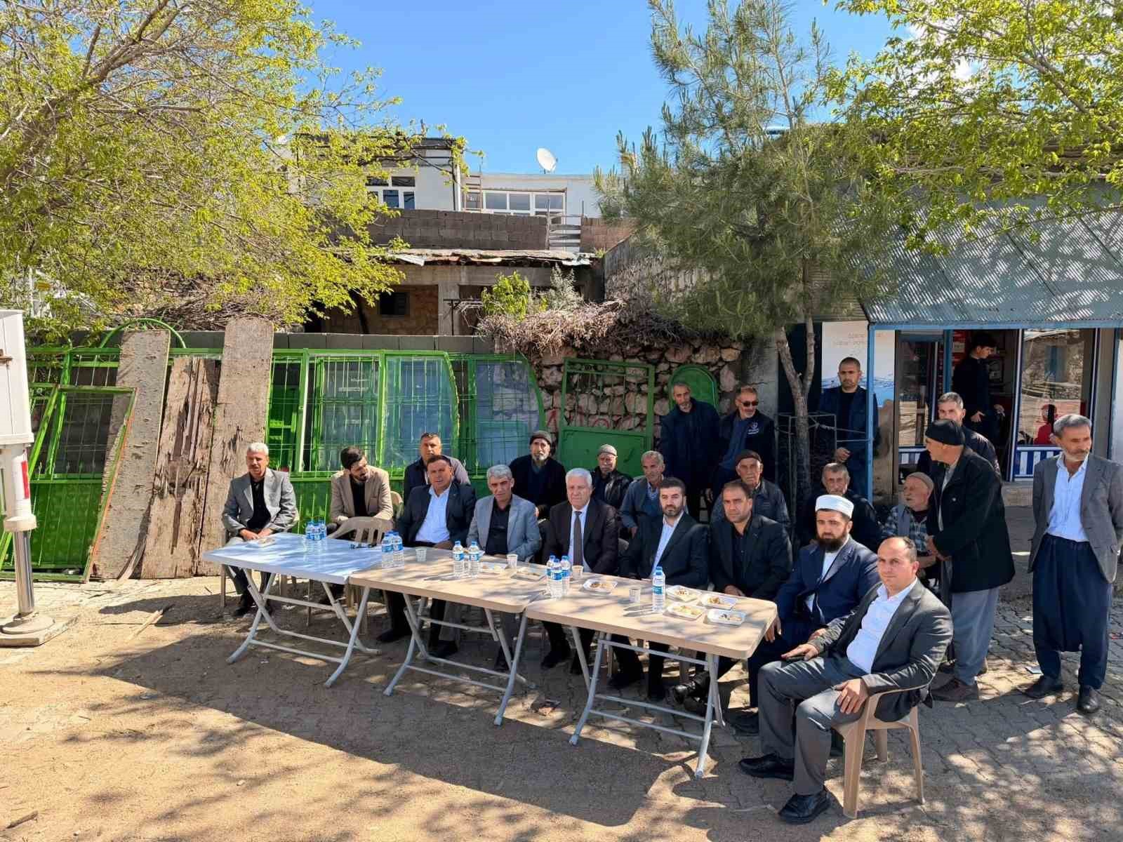 &Ccedil;ermik Belediye Başkanı Karamehmetoğlu cami temelini attı

