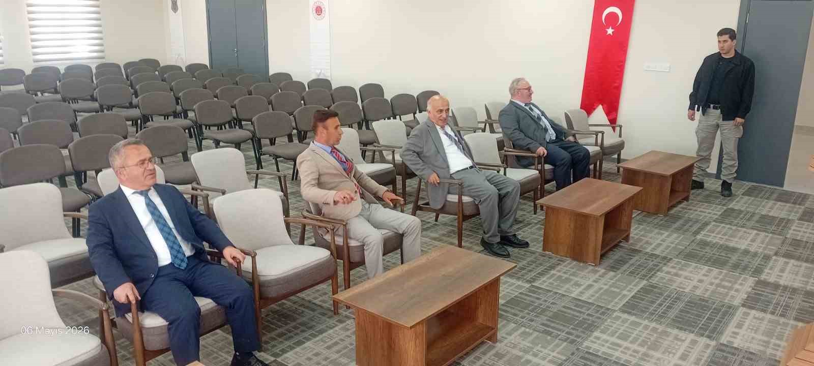 Gemlik Kaymakamı ve Gemlik MYO M&uuml;d&uuml;r&uuml;&rsquo;nden  A&ccedil;ık Ceza İnfaz Kurumu&rsquo;na ziyaret
