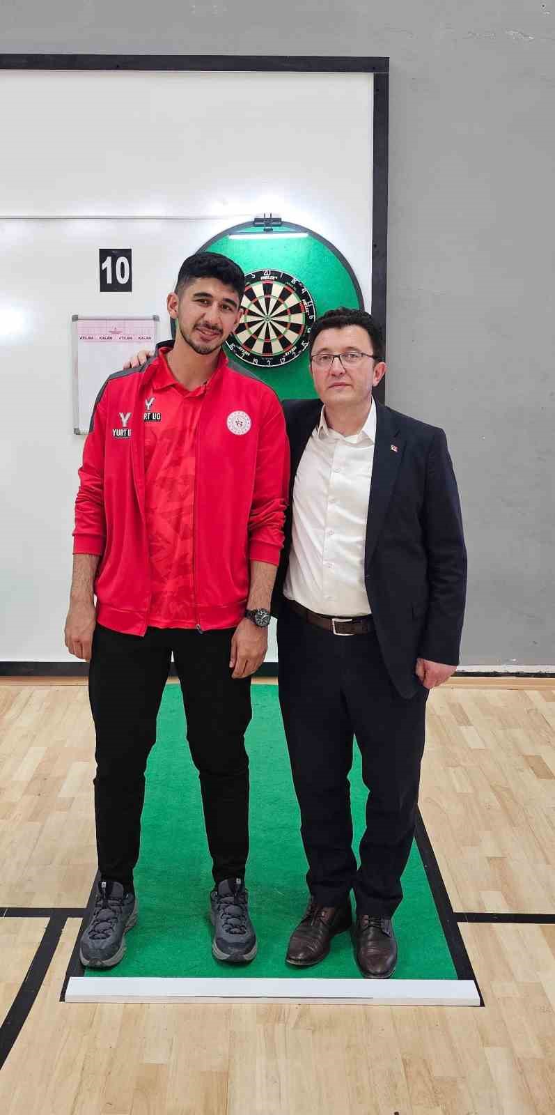 Niğdeli sporcu Dart B&ouml;lge Turnuvası&rsquo;nda d&ouml;rd&uuml;nc&uuml; oldu

