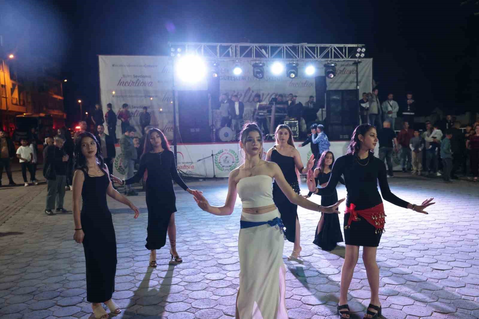 İncirliova&rsquo;da vatandaşlar Hıdırellez&rsquo;i kutladı
