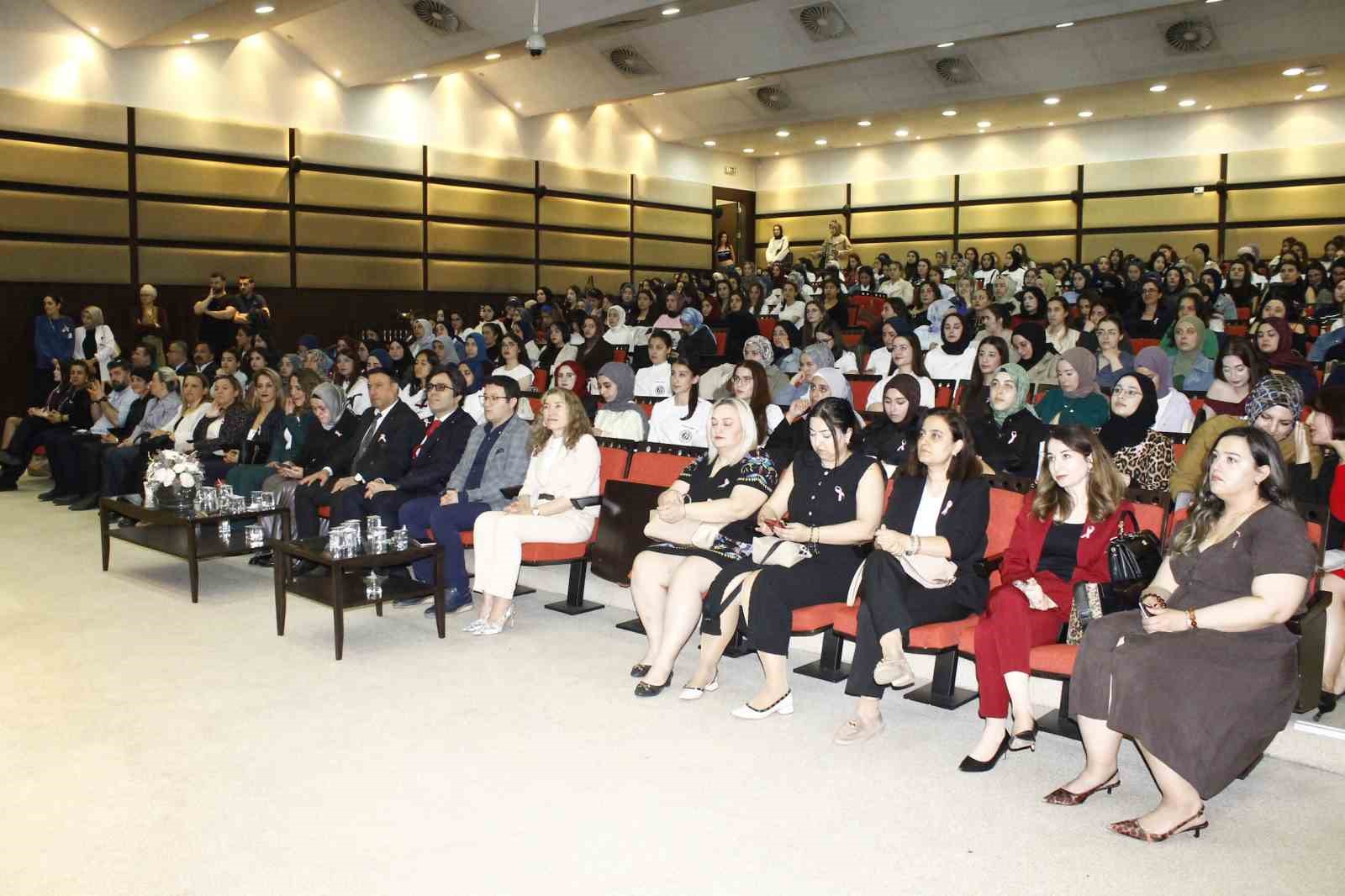 GA&Uuml;N Hastanesi&rsquo;nde D&uuml;nya Ebeler G&uuml;n&uuml; Paneli d&uuml;zenlendi

