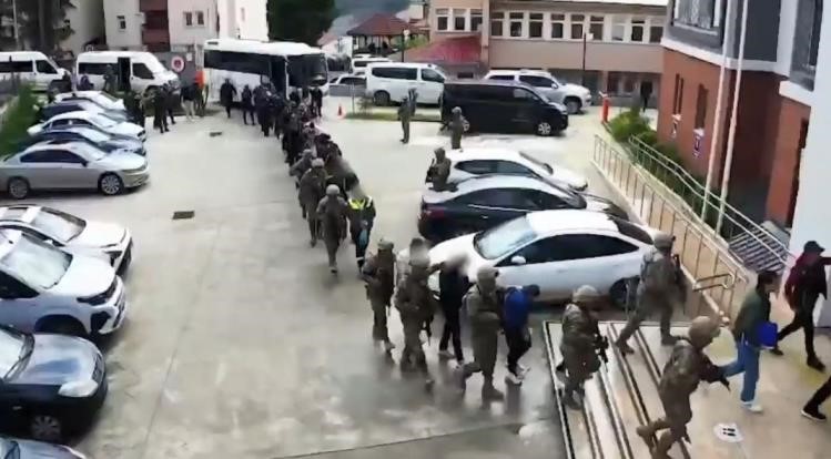 22 ilde organize su&ccedil; &ouml;rg&uuml;tlerine operasyon: 32 g&ouml;zaltı
