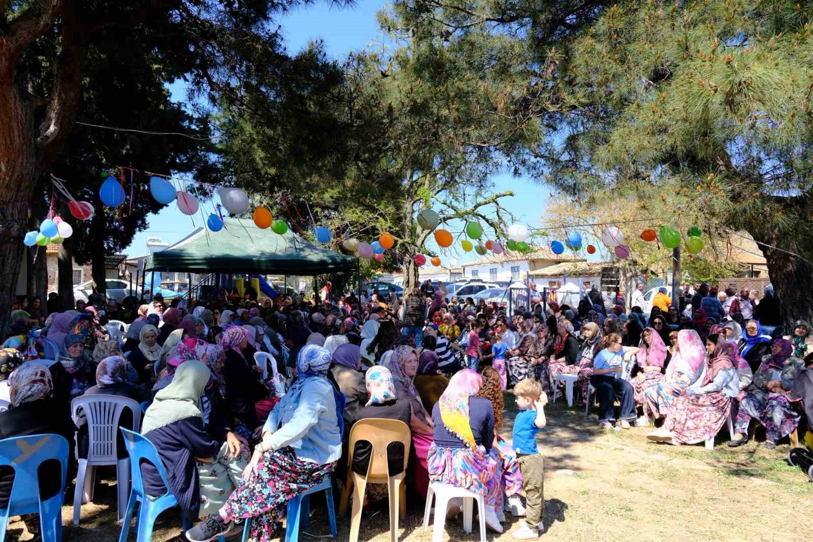 Kumk&ouml;y&rsquo;de geleneksel k&ouml;y hayrı d&uuml;zenlendi
