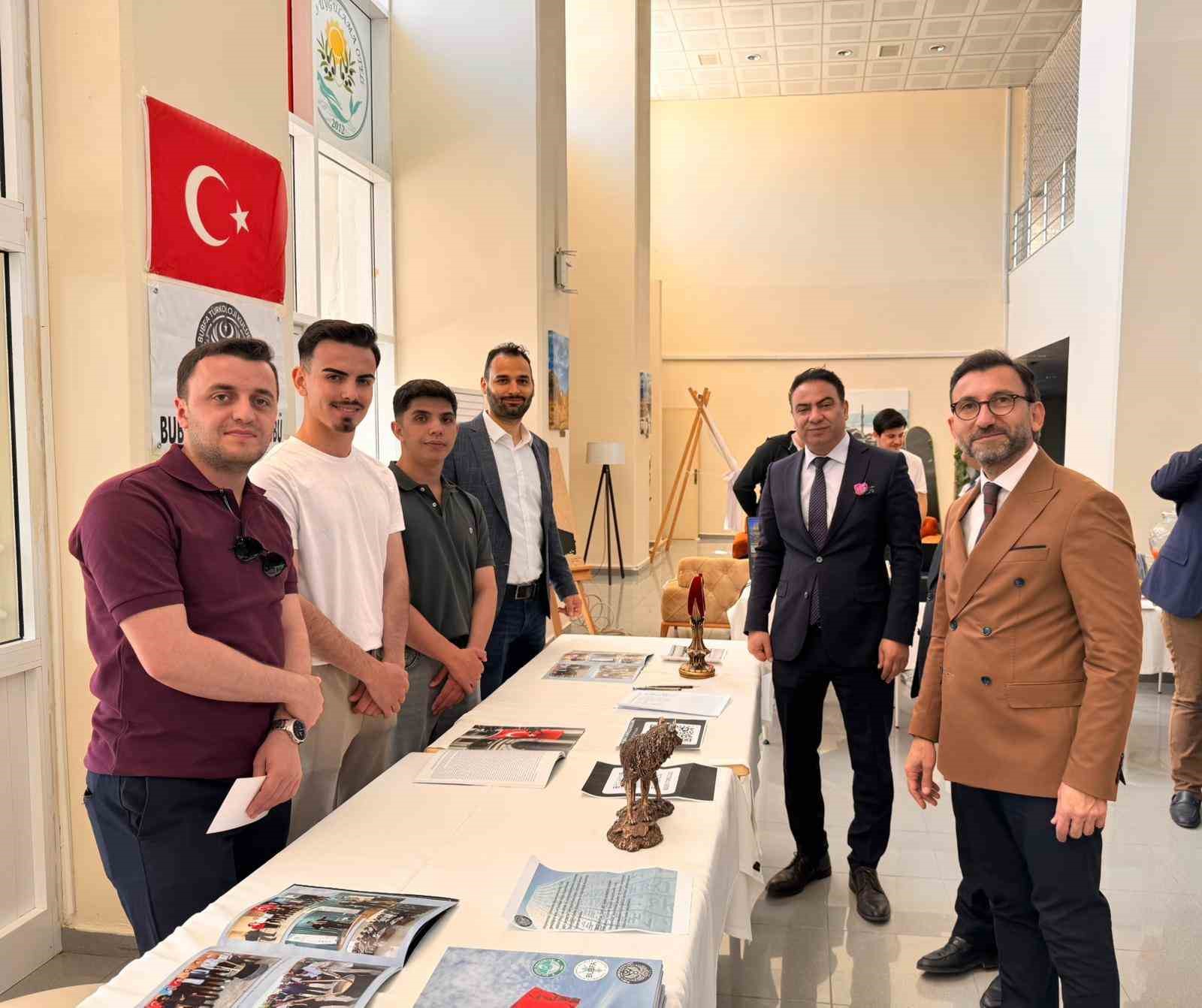 Burhaniye&rsquo;de &uuml;niversiteliler Bahar Şenliğinde coşku yaşadı
