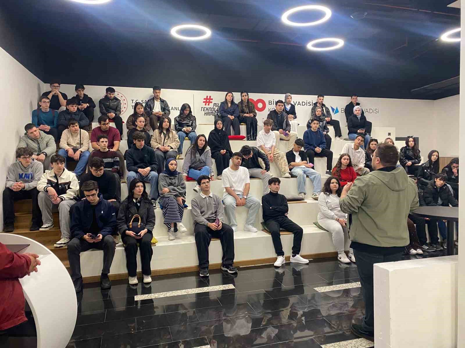 Belediyeden gen&ccedil;lere Bilişim Vadisi gezisi
