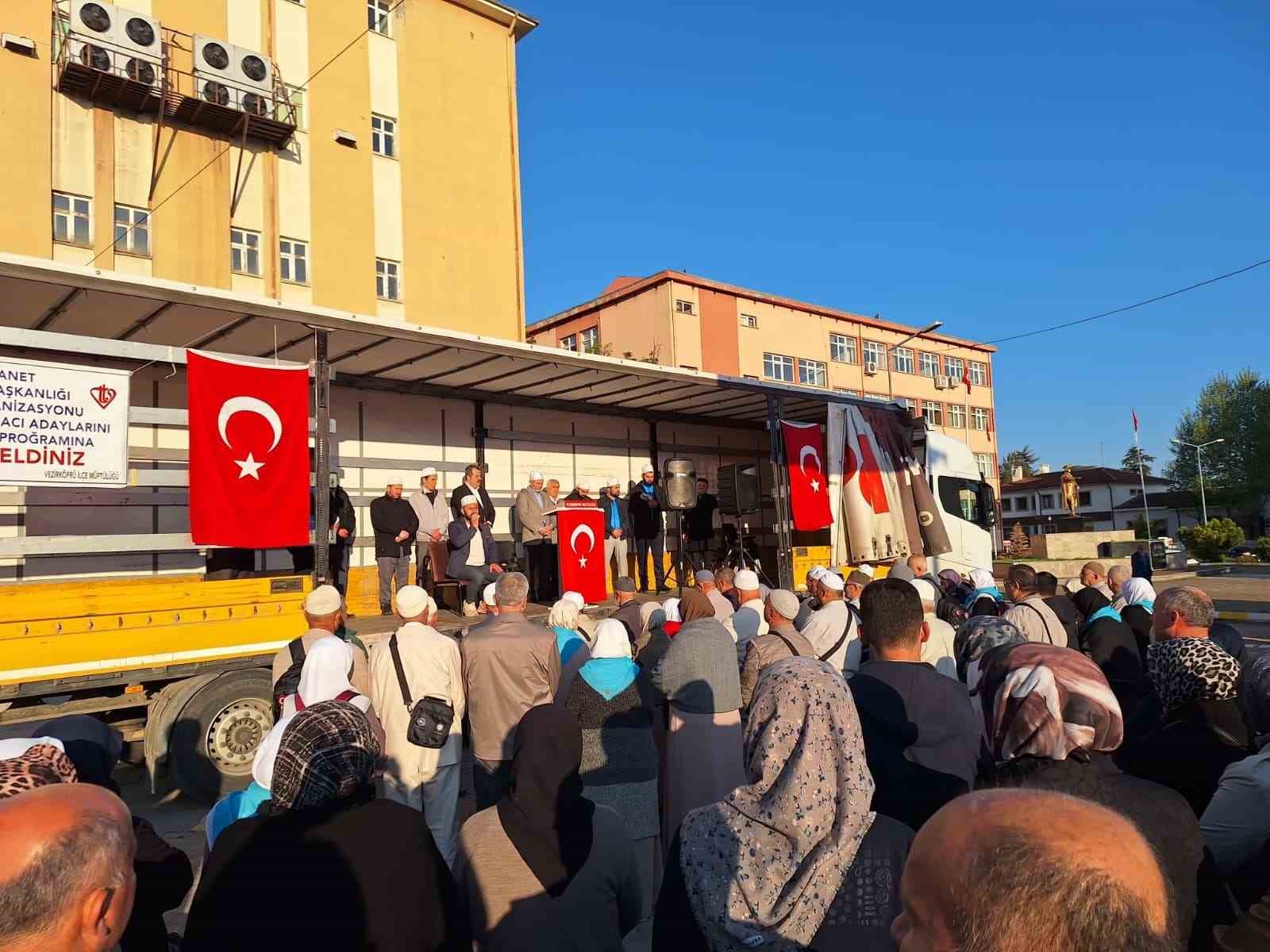 Vezirk&ouml;pr&uuml;&rsquo;de hac kafilesi uğurlama programı
