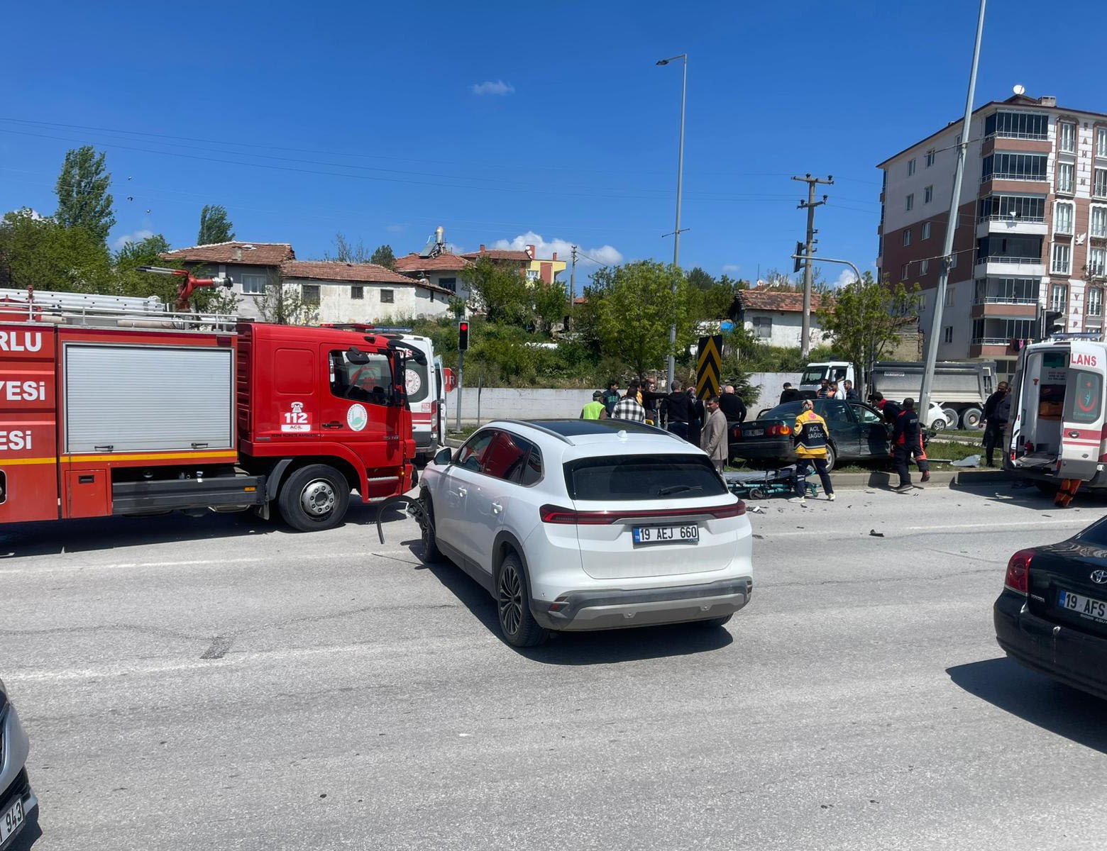 &Ccedil;orum&rsquo;da otomobil ile cip &ccedil;arpıştı: 2 yaralı
